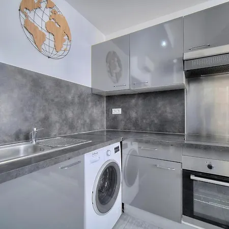 Frgk - Entire Building Center Apartman Cannes